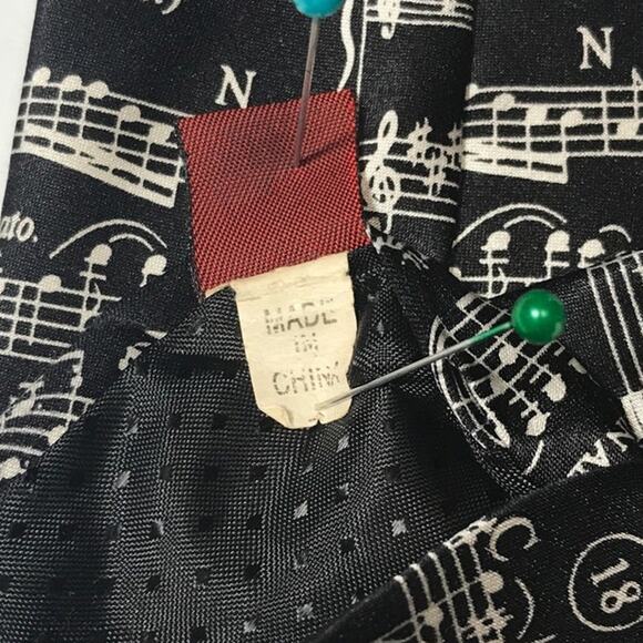 Sheet Music Theme Handmade Silk Necktie - Picture 4 of 4